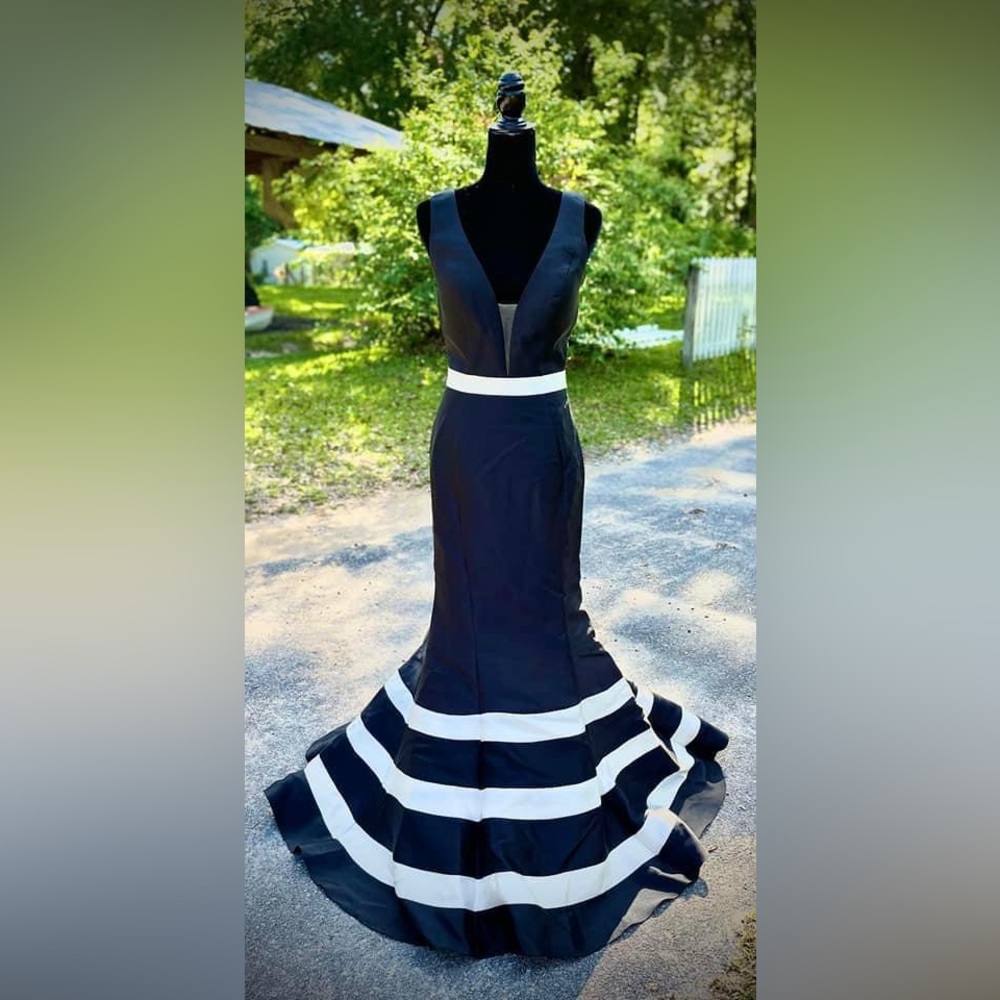 Mac Duggal black and white gown NEW WITH TAGS